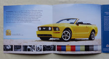 Lade das Bild in den Galerie-Viewer, Ford 2006 Mustang GT Convertible - US-Prospekt Brochure 2005 USA
