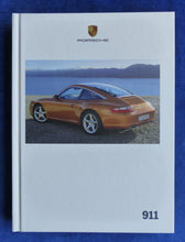 Lade das Bild in den Galerie-Viewer, Porsche 911 Carrera Typ 997 MJ 2007 - Hardcover Prospekt 05.2006 englisch
