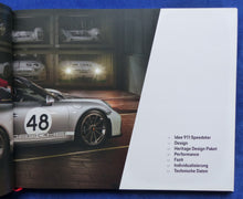 Lade das Bild in den Galerie-Viewer, Porsche 911 Speedster Typ 991 MJ 2019 - Hardcover Prospekt Brochure 05.2019
