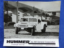 Lade das Bild in den Galerie-Viewer, Hummer H1 by AM General Corp - Original Pressefotos 3 Stück press photos
