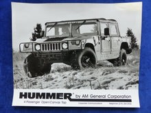 Lade das Bild in den Galerie-Viewer, Hummer H1 by AM General Corp - Original Pressefotos 3 Stück press photos
