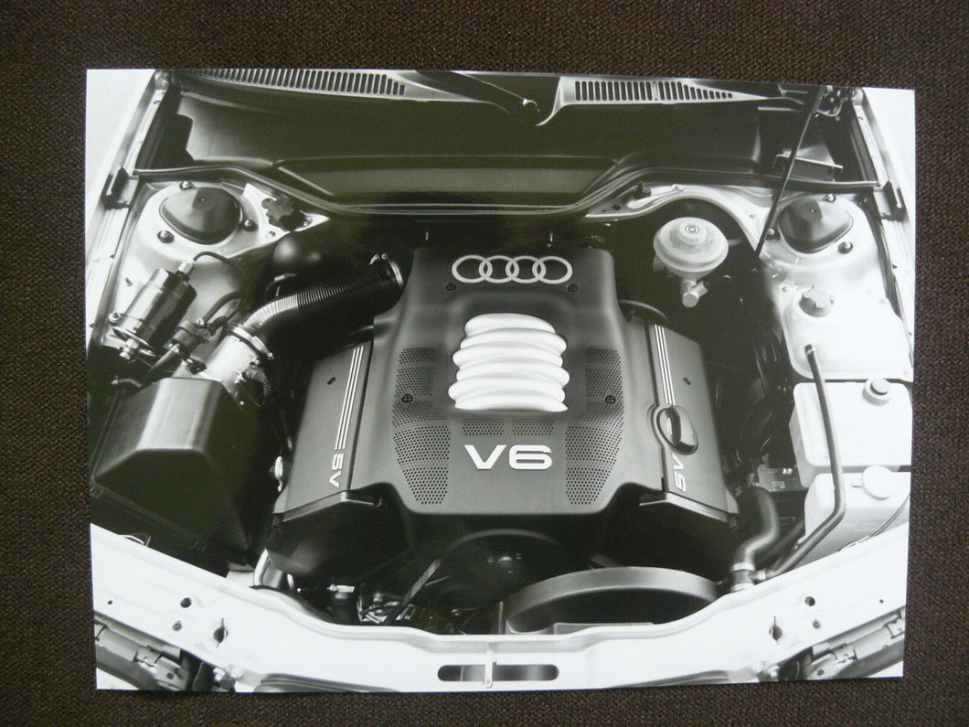 Audi V6-Motor im Audi A6 2.8 - Presse-Foto Werk-Foto pressfoto 09/1995