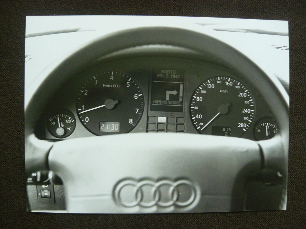 Audi A8 Navigation MJ 1996 - Original Pressefoto press photo 09.1995