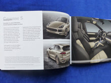 Lade das Bild in den Galerie-Viewer, Porsche Exclusive Cayenne Turbo MJ 2015 - Hardcover Prospekt Brochure 11.2014
