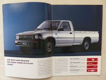 Lade das Bild in den Galerie-Viewer, Toyota Hilux MJ 1994 - Prospekt Brochure + Daten &amp; Ausstattungen 07.1993
