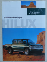 Lade das Bild in den Galerie-Viewer, Toyota Hilux Canyon Sondermodell MJ 1999 - Prospekt Brochure 02.1999
