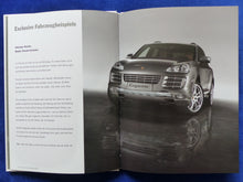 Lade das Bild in den Galerie-Viewer, Porsche Exclusive Cayenne Turbo MJ 2008 - Hardcover Prospekt Brochure 06.2007
