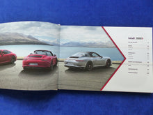 Lade das Bild in den Galerie-Viewer, Porsche 911 GTS Typ 991 - Hardcover Prospekt Brochure + Preisliste 01.2017
