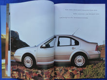 Lade das Bild in den Galerie-Viewer, VW Bora Highline V5 V6 4Motion MJ 2001 - Prospekt Brochure 10.2000
