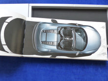 Lade das Bild in den Galerie-Viewer, Audi R8 GT Spyder - Limited 1 of 333 - Hardcover Prospekt Brochure 07.2011

