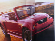Lade das Bild in den Galerie-Viewer, Ford 2001 Focus Mustang ZX2 - US-Prospekt Brochure 2000 USA
