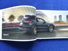 Lade das Bild in den Galerie-Viewer, Porsche Cayenne S Turbo MJ 2018 - Hardcover Prospekt Brochure 10.2017
