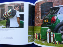 Lade das Bild in den Galerie-Viewer, Mini 60 Years Lifestyle Collection Accessoires - Prospekt Brochure 01.2019
