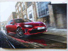 Lade das Bild in den Galerie-Viewer, Toyota GT86 Pure MJ 2018 - Prospekt Brochure + Preisliste 01.2018
