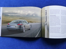 Lade das Bild in den Galerie-Viewer, Porsche Modelle 2012 - 911 Cayman Boxster Cayenne - Prospekt Brochure 12.2011
