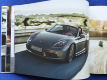 Lade das Bild in den Galerie-Viewer, Porsche 718 Boxster S Typ 982 MJ 2016 - Hardcover Prospekt Brochure 01.2016
