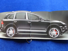 Lade das Bild in den Galerie-Viewer, Porsche Cayenne S Turbo MJ 2007 - Hardcover Prospekt Brochure 10.2006
