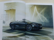 Lade das Bild in den Galerie-Viewer, BMW 8er Cabrio M850i MJ 2019 - Hardcover Prospekt Brochure 02.2018
