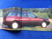 Lade das Bild in den Galerie-Viewer, Peugeot 405 Break - Prospekt Brochure + Farben &amp; Polster 1993?
