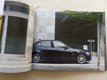 Lade das Bild in den Galerie-Viewer, BMW Individual 3er Limousine Touring E90 MJ 2006 - Hardcover Prospekt 01.2006
