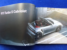 Lade das Bild in den Galerie-Viewer, Porsche 911 Turbo S Typ 992 MJ 2020 - Hardcover Prospekt Brochure 03.2020
