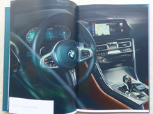 Lade das Bild in den Galerie-Viewer, BMW 8er Coupe M850i MJ 2018 - Hardcover Prospekt Brochure 01.2018
