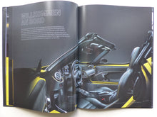 Lade das Bild in den Galerie-Viewer, Alfa Romeo 4C Spider MJ 2017 - Hardcover Prospekt Brochure 11.2016
