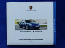 Lade das Bild in den Galerie-Viewer, Porsche Panamera Cayman 911 Black Edition - Presse-Information CD press-kit 2011
