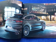 Lade das Bild in den Galerie-Viewer, Porsche Cayenne Coupe Turbo MJ 2020 - Hardcover Prospekt Brochure 05.2019

