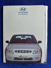 Lade das Bild in den Galerie-Viewer, Hyundai Accent Modelljahr 2000 - Pressemappe + CD-Rom press-kit 09.1999

