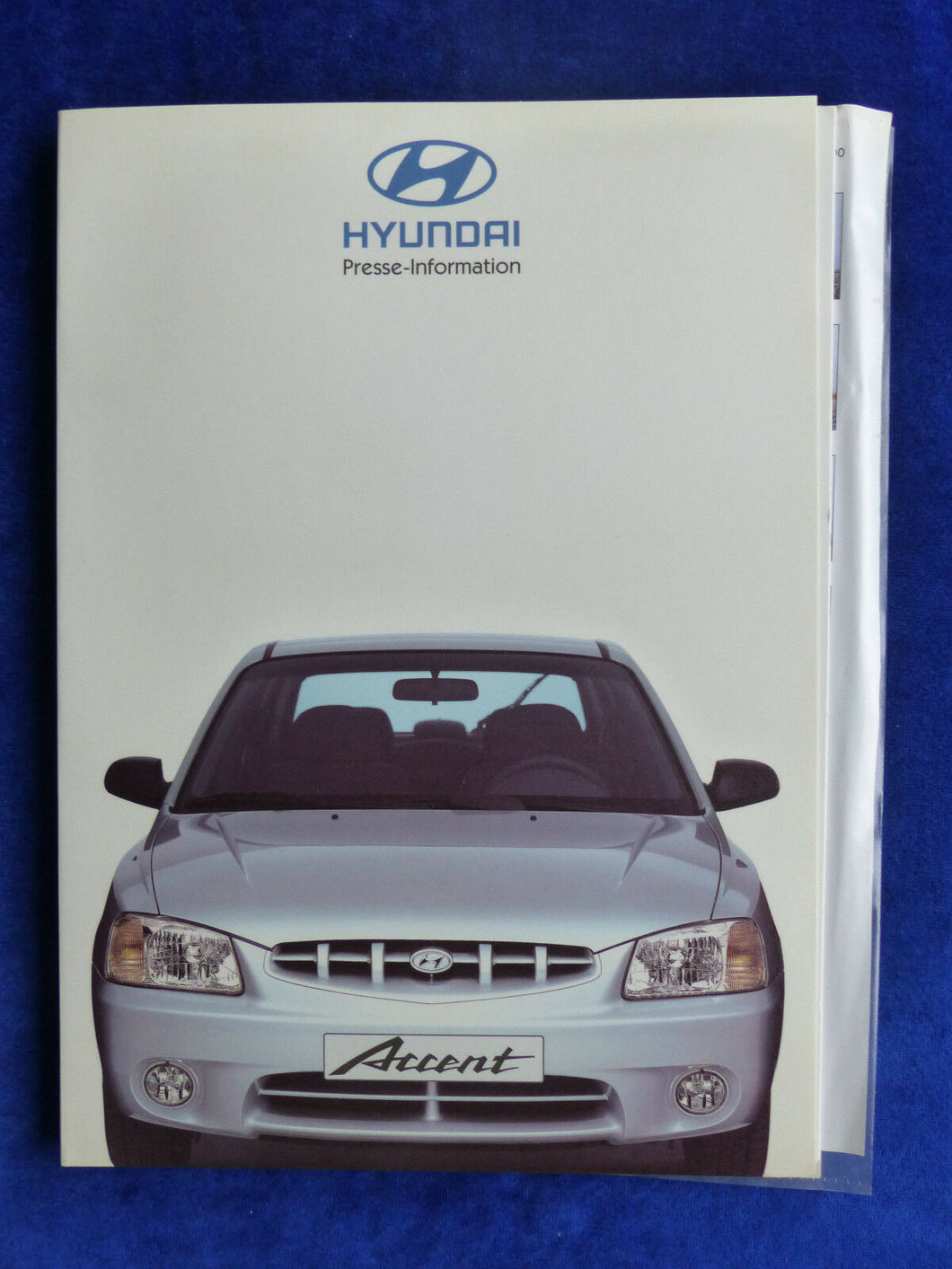 Hyundai Accent Modelljahr 2000 - Pressemappe + CD-Rom press-kit 09.1999