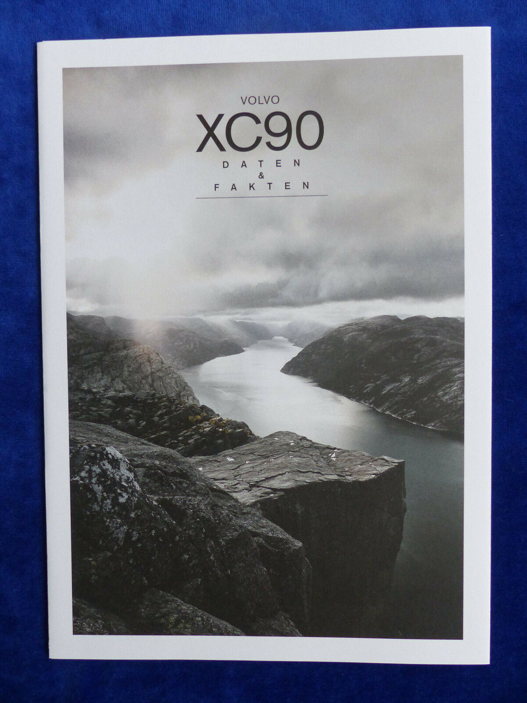 Volvo XC90 Daten & Ausstattungen MJ 2015 - Prospekt Brochure 2014