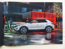 Lade das Bild in den Galerie-Viewer, VW T-Roc - Prospekt Brochure 2017

