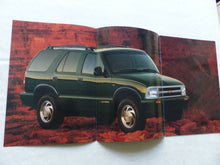 Lade das Bild in den Galerie-Viewer, Chevrolet Blazer - Hochglanz Prospekt Brochure 1998
