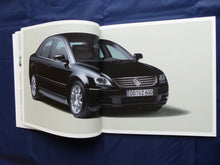 Lade das Bild in den Galerie-Viewer, VW Phaeton MJ 2002 Box mit 4 Prospekten - Prospekt Brochure + Daten 01.2002

